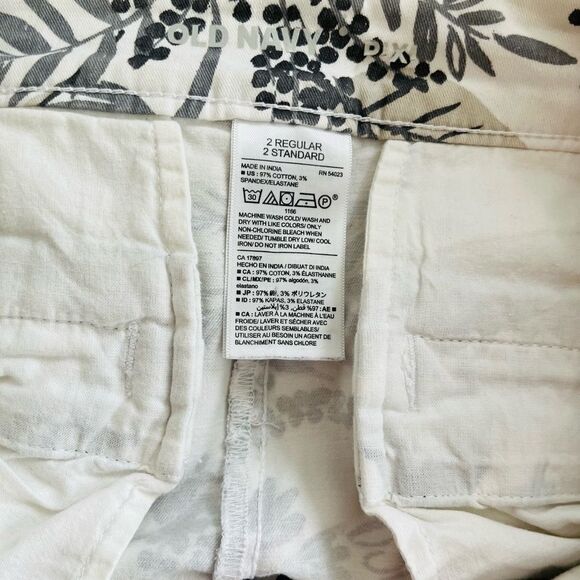 Old Navy Pixie leaf pattern shorts size 2. - Picture 5 of 5